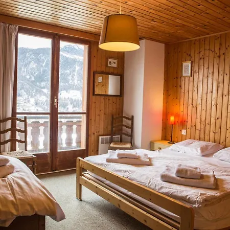 Beautiful Old Style 8 -12 Person With A Modern Extension *