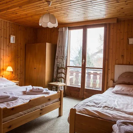 Beautiful Old Style 8 -12 Person With A Modern Extension