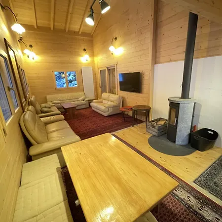 Beautiful Old Style 8 -12 Person With A Modern Extension