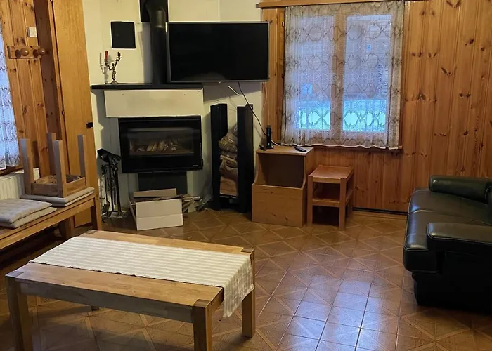 Beautiful Old Style 8 -12 Person With A Modern Extension *