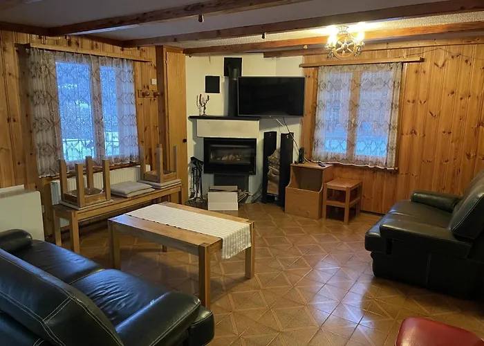 Beautiful Old Style 8 -12 Person With A Modern Extension