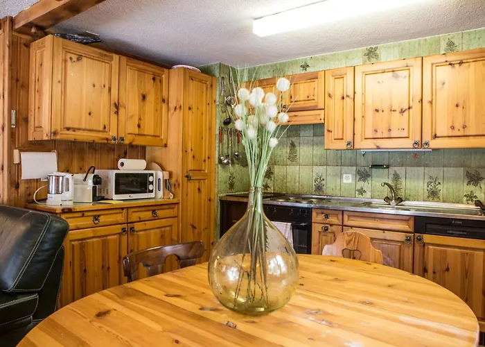 Beautiful Old Style 8 -12 Person With A Modern Extension Dağ evi La Tzoumaz