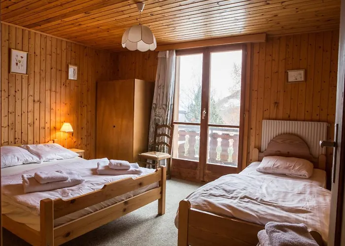 Beautiful Old Style 8 -12 Person With A Modern Extension