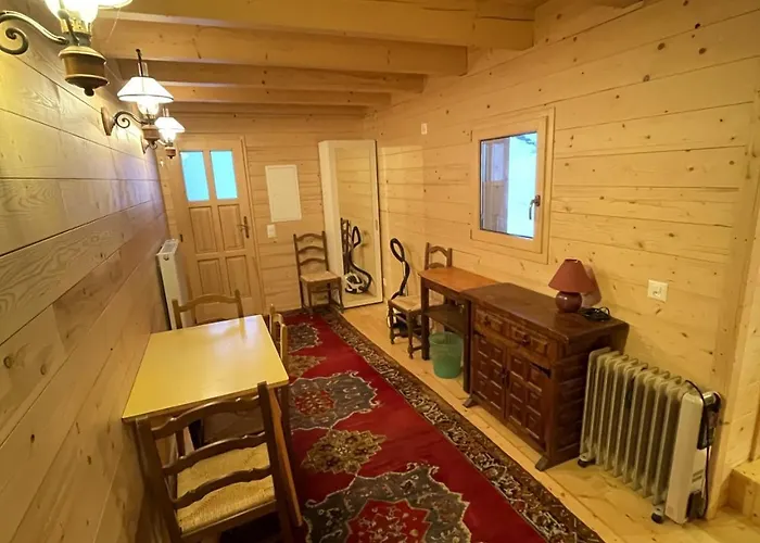 Beautiful Old Style 8 -12 Person With A Modern Extension *