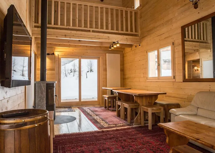 Beautiful Old Style 8 -12 Person With A Modern Extension *