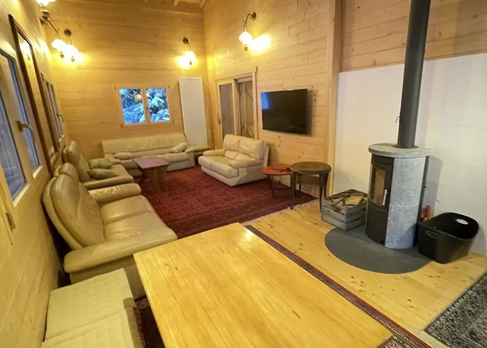 Beautiful Old Style 8 -12 Person With A Modern Extension