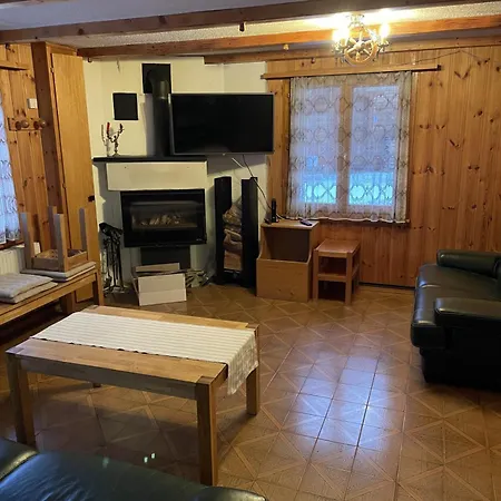 Beautiful Old Style 8 -12 Person With A Modern Extension *
