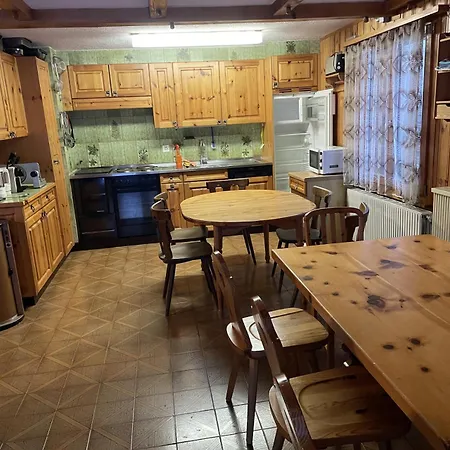 Шале Beautiful Old Style 8 -12 Person With A Modern Extension Ла-Тзума