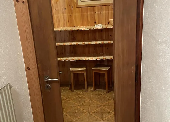 Beautiful Old Style 8 -12 Person With A Modern Extension Шале *