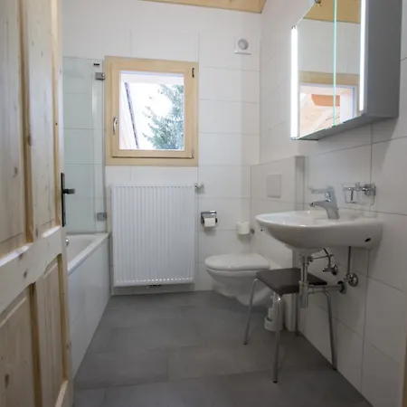 Beautiful Old Style 8 -12 Person With A Modern Extension 木屋 *