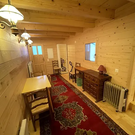 Beautiful Old Style 8 -12 Person With A Modern Extension *
